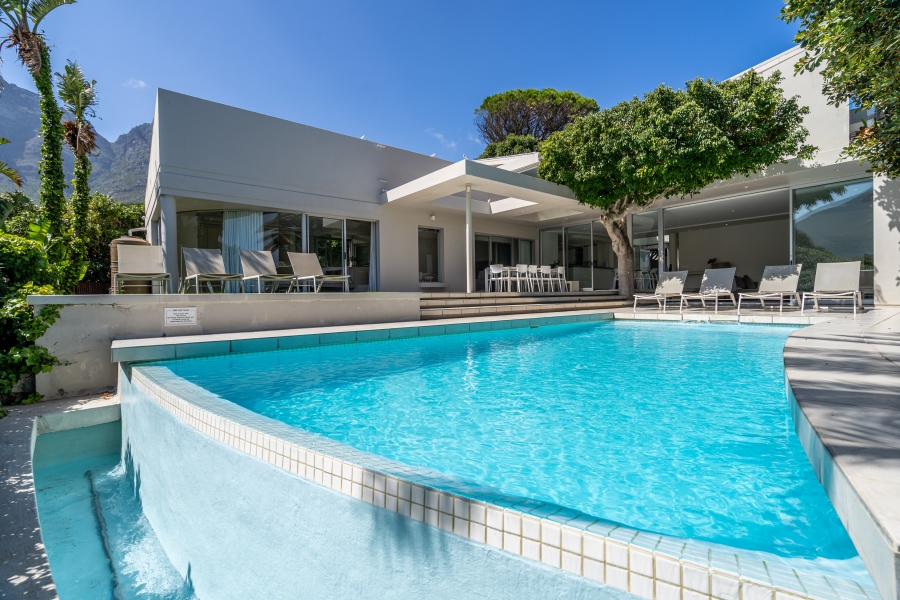 8 Bedroom Property for Sale in Camps Bay Western Cape